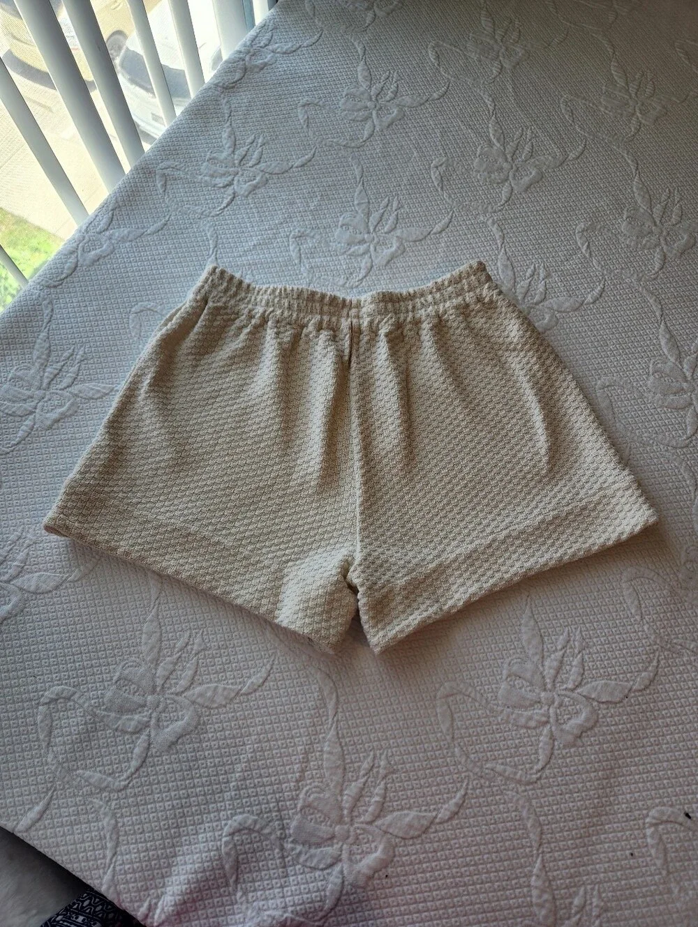 High-Waist Cream Textured Knit Women's Shorts with Elastic Waist